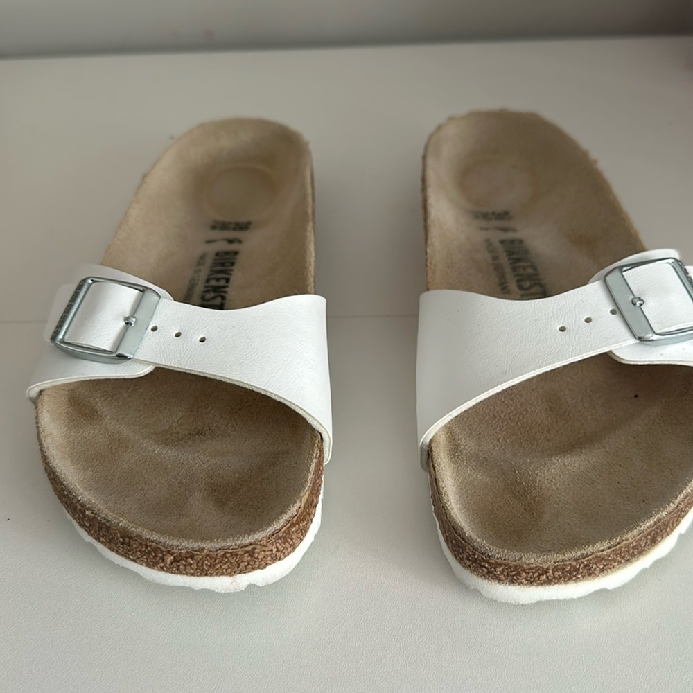 Burkenstock sandal size 38 small buckle